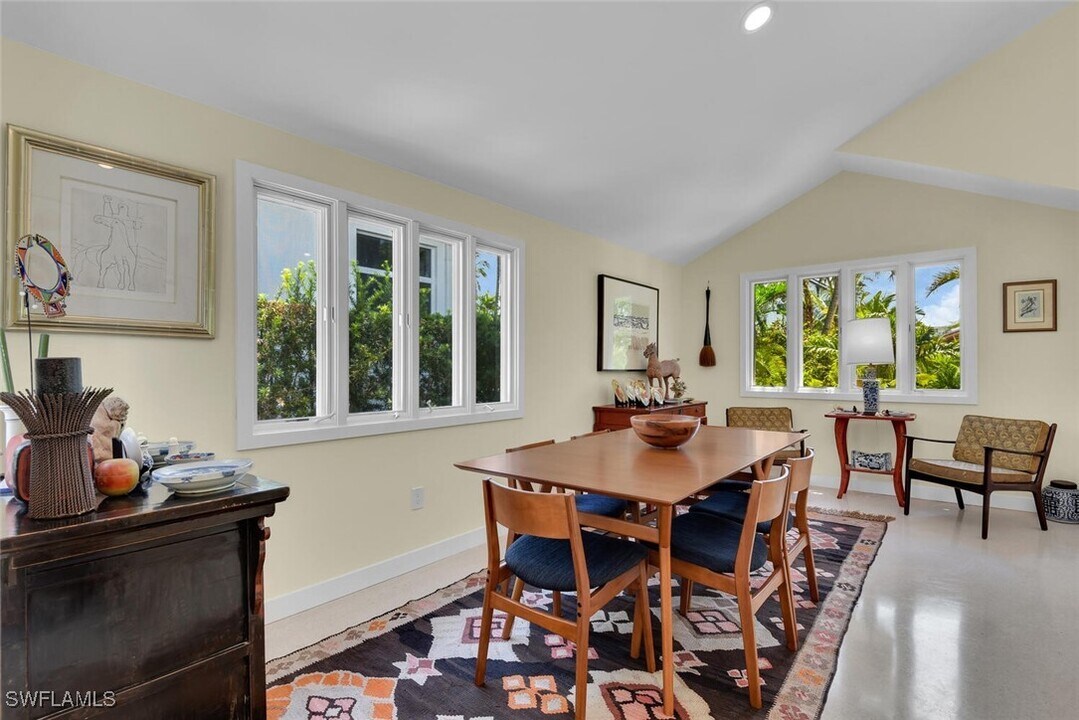 223 11th Ave S in Naples, FL - Building Photo