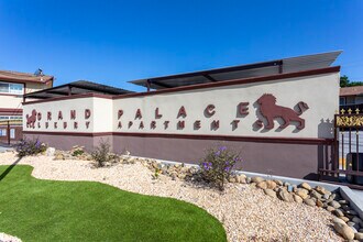 Grand Palace Luxury Apartments in Fresno, CA - Foto de edificio - Building Photo
