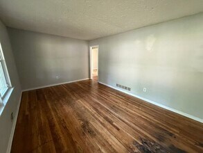 4484 Meadow Dr in Forest Park, GA - Building Photo - Building Photo
