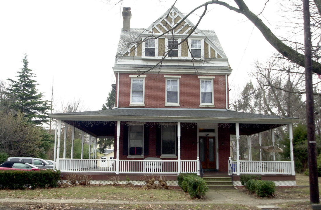 66 Warren St in Beverly, NJ - Foto de edificio