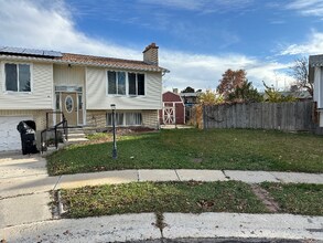 4981 Greentree Way W in Salt Lake City, UT - Foto de edificio - Building Photo