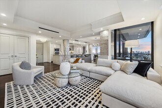 15 Greenway Plz in Houston, TX - Building Photo - Building Photo