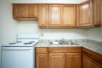 Newcastle Townhomes in Columbus, OH - Building Photo - Interior Photo