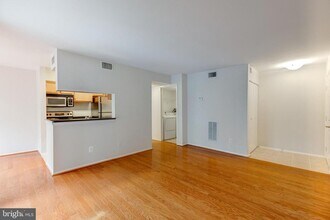 1727 Ascot Way in Reston, VA - Building Photo - Building Photo