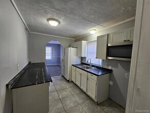 6828 Meadow Ave in Warren, MI - Foto de edificio - Building Photo