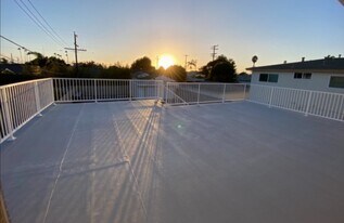 155 Rochester St, Unit 1/2 in Costa Mesa, CA - Building Photo