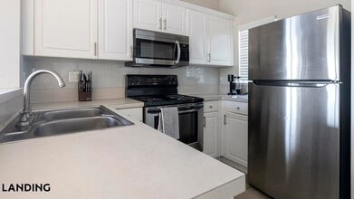 3695 Island Club Dr, Unit 3743-24 in North Port, FL - Foto de edificio - Building Photo