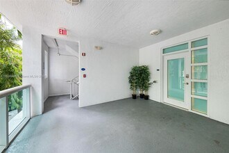 7918 Harbor Island Dr in North Bay Village, FL - Building Photo - Building Photo