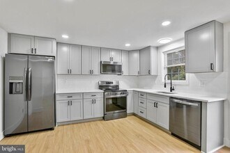 21 Wyatt Ct in Sterling, VA - Building Photo - Building Photo