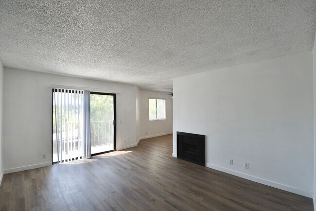 7550 Jordan Ave in Los Angeles, CA - Foto de edificio - Building Photo