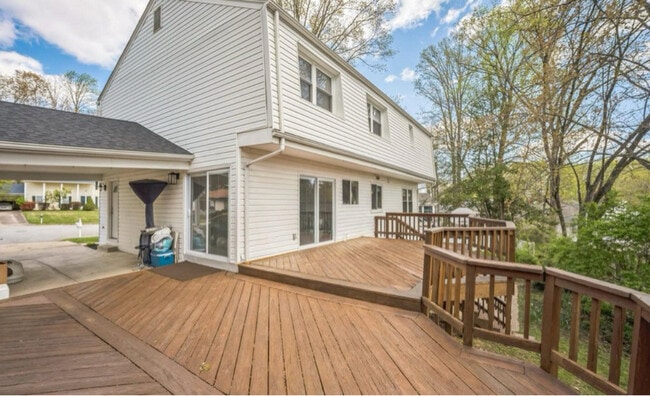 9521 Vandola Ct in Burke, VA - Building Photo - Building Photo