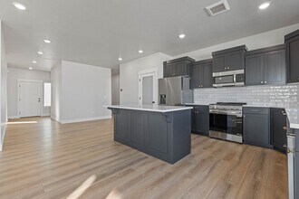 581 S Cutler Ave in Sugar City, ID - Building Photo - Building Photo