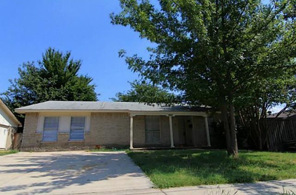402 Nickens Rd in Garland, TX - Building Photo