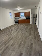 633 NW 23rd Ct in Miami, FL - Building Photo - Building Photo