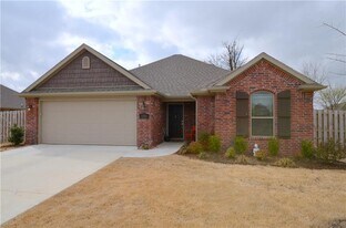 130 Sullivans Wy in Centerton, AR - Building Photo