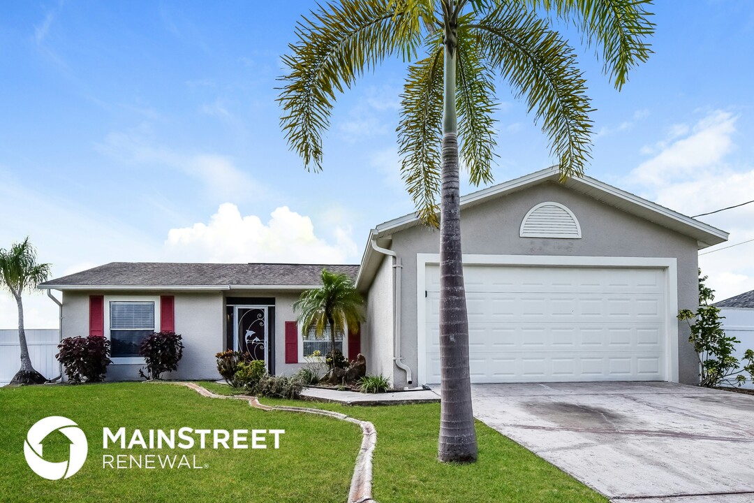 1906 NW 18th Terrace in Cape Coral, FL - Building Photo