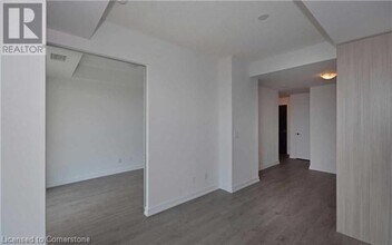 297 College St in Toronto, ON - Building Photo - Building Photo