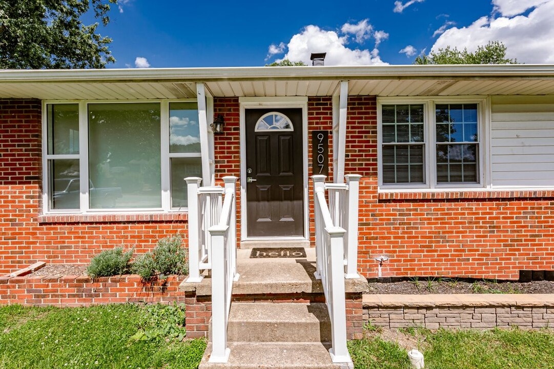 9507 Stockbridge Dr in Richmond, VA - Building Photo
