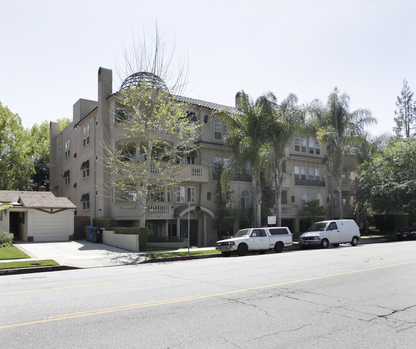 Moorpark Apartments in Studio City, CA - Building Photo