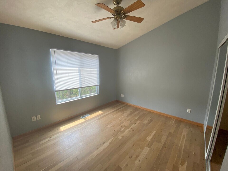 1324-1326 Knollwood Ave in Kalamazoo, MI - Building Photo