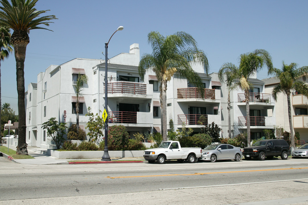 801 Redondo Ave in Long Beach, CA - Building Photo