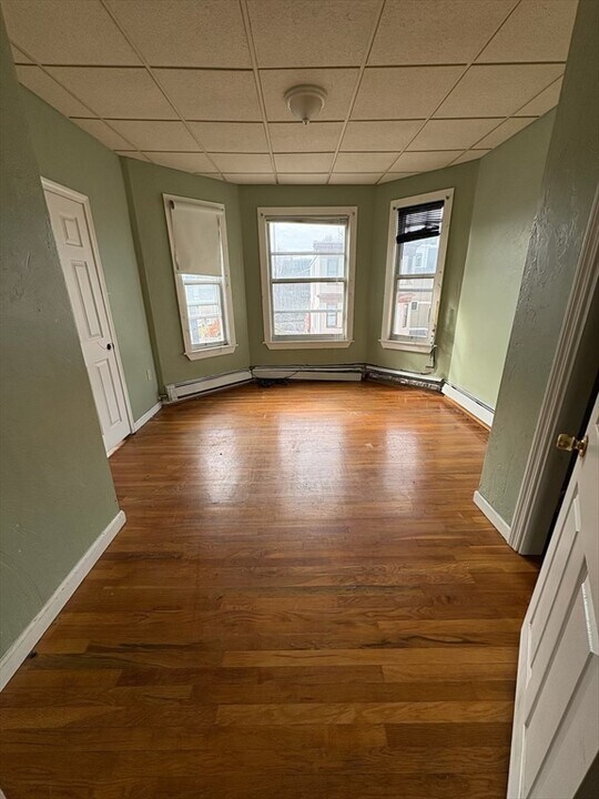 220 E Eagle St in Boston, MA - Building Photo