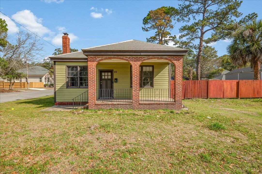 20 W 52nd St in Savannah, GA - Building Photo