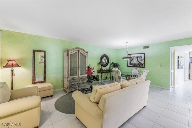 460 Fox Haven Dr in Naples, FL - Foto de edificio - Building Photo