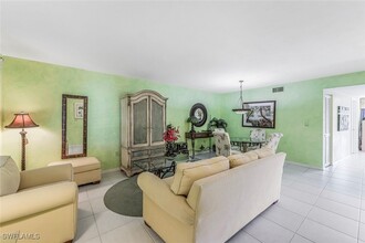 460 Fox Haven Dr in Naples, FL - Building Photo - Building Photo