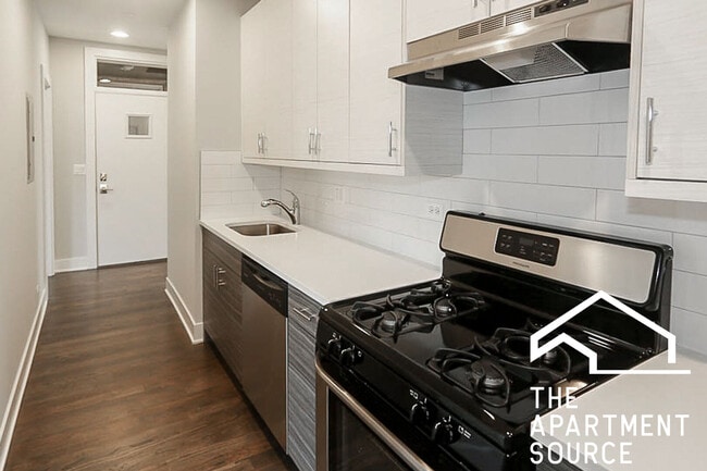 3919 N Janssen Ave, Unit 3E in Chicago, IL - Building Photo - Building Photo