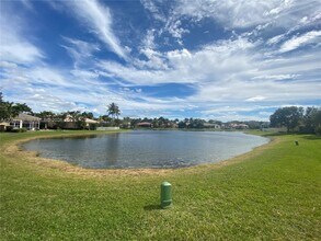 2486 Bay Isle Dr in Weston, FL - Building Photo - Building Photo