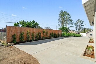 1318 Malachite Ave-Unit -Unit C in Mentone, CA - Building Photo - Building Photo