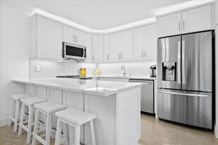 709 7th Ln in Palm Beach Gardens, FL - Building Photo