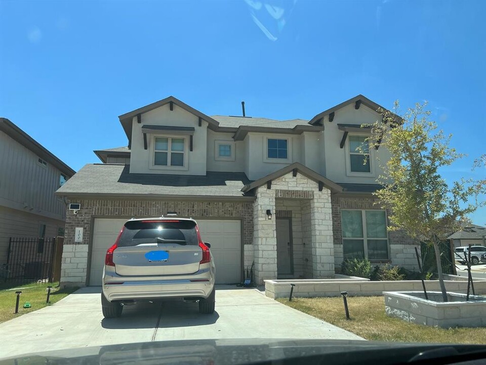 100 Petersburg St in Leander, TX - Building Photo