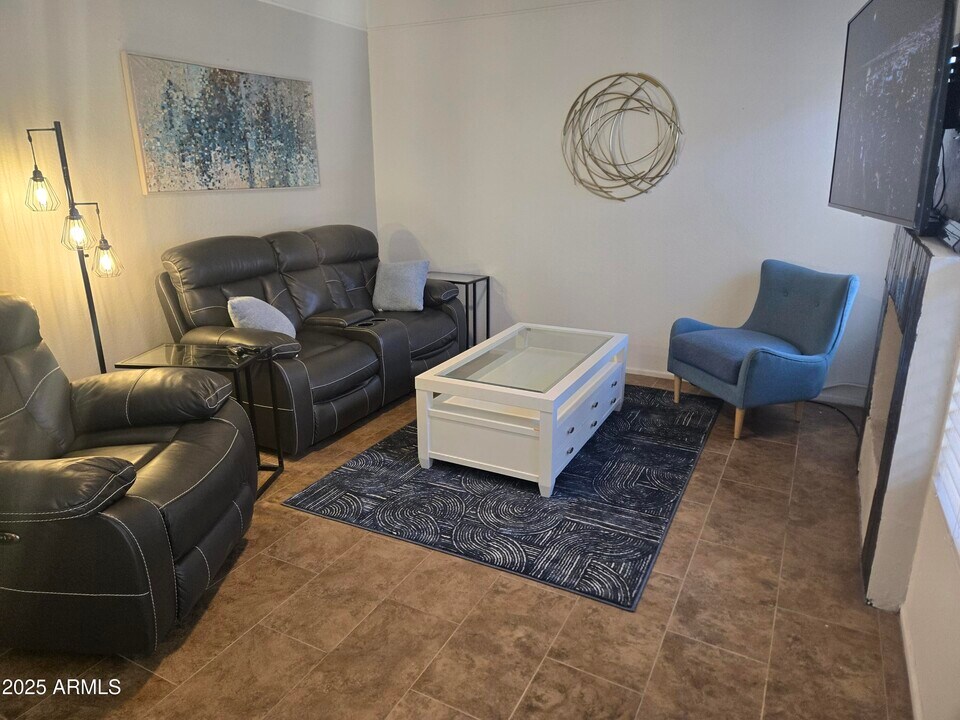 6409 S Kenneth Pl in Tempe, AZ - Building Photo