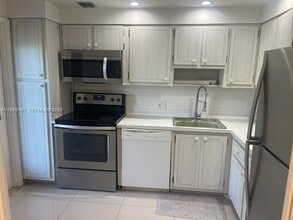 3200 N Palm Aire Dr in Pompano Beach, FL - Foto de edificio - Building Photo