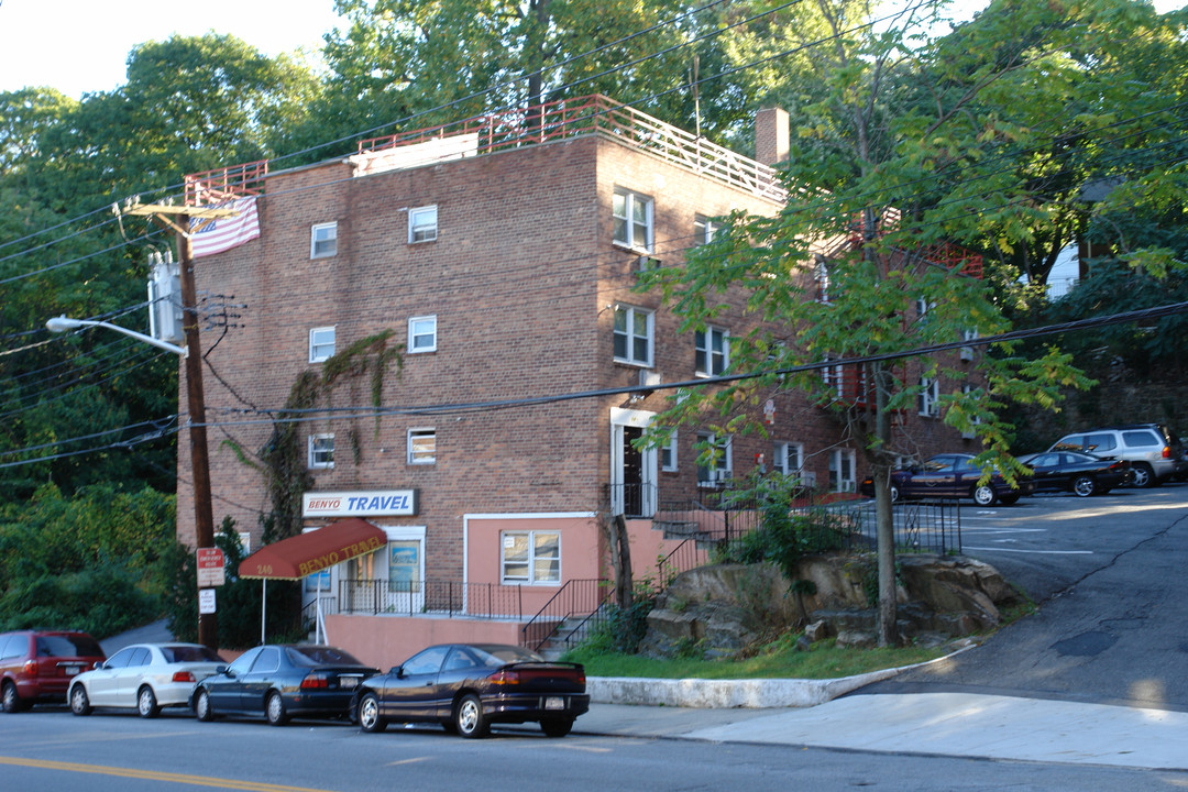 240 Mclean Ave in Yonkers, NY - Foto de edificio