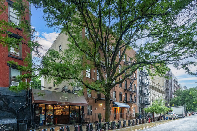 546 E 11th St in New York, NY - Foto de edificio - Building Photo