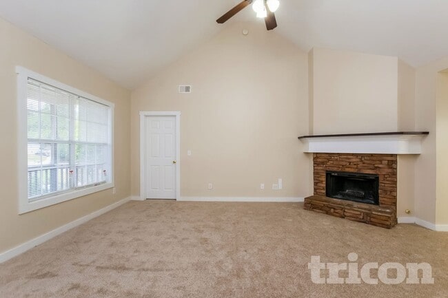 1048 Whispering Woods Dr in Canton, GA - Building Photo - Building Photo