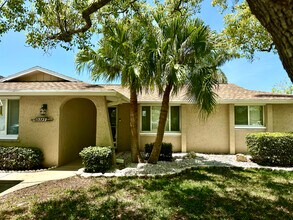 13729 Cox Ave in Hudson, FL - Foto de edificio - Building Photo