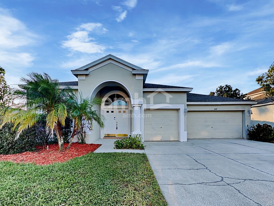 5131 Rushbrook Rd in Land O Lakes, FL - Foto de edificio