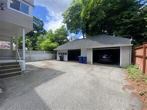 24 Burnham St, Unit 1 in Somerville, MA - Building Photo - Building Photo