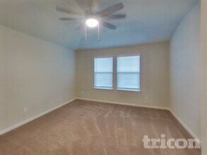 5723 Jayden Pass in Saint Hedwig, TX - Foto de edificio - Building Photo