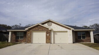 4305 Cambridge Dr, Unit #A in Killeen, TX - Building Photo