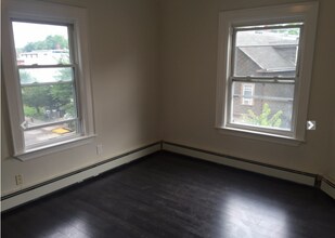 6 Wise St, Unit 3 in Boston, MA - Foto de edificio - Building Photo