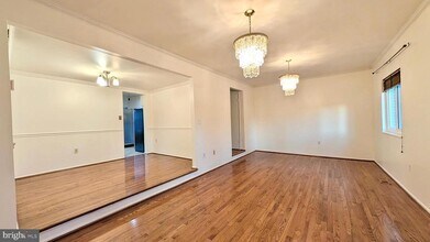 7051 Leewood Forest Dr in Springfield, VA - Building Photo - Building Photo