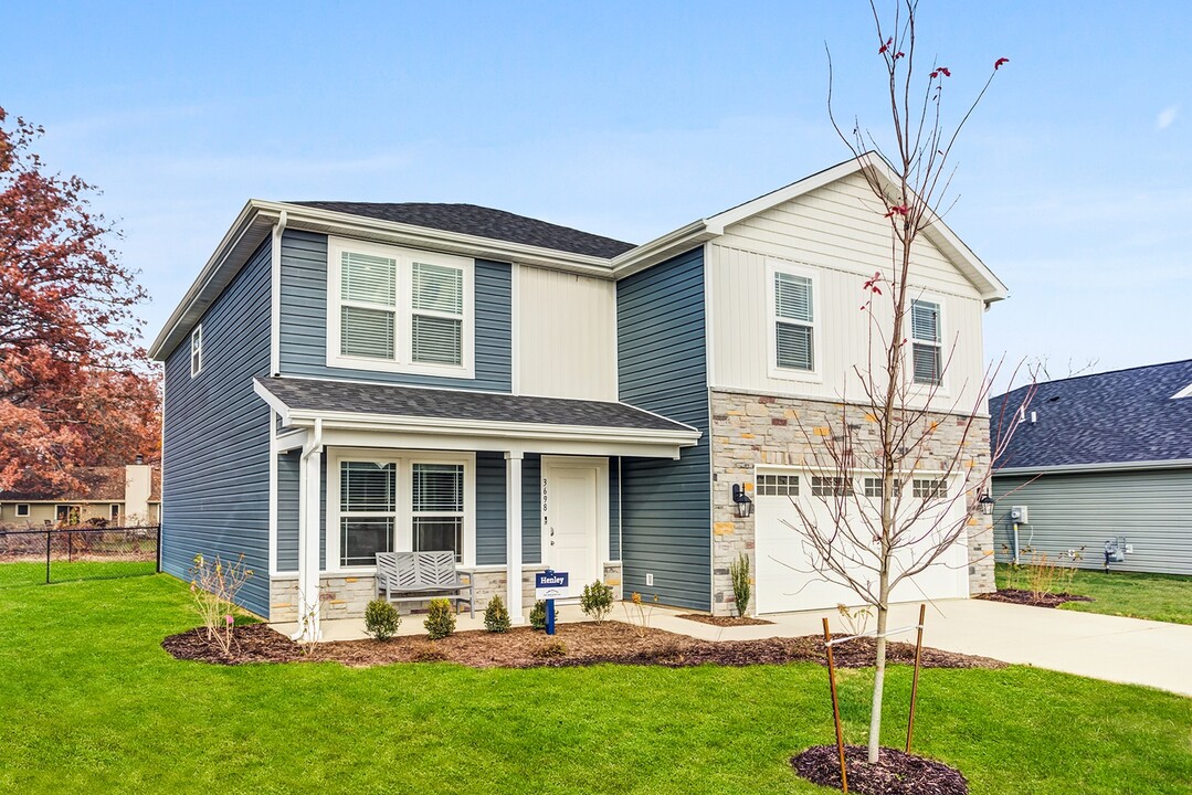 Lakes at Heather Ridge in Fort Wayne, IN - Building Photo