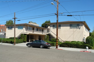 490 42nd St in Oakland, CA - Building Photo - Building Photo