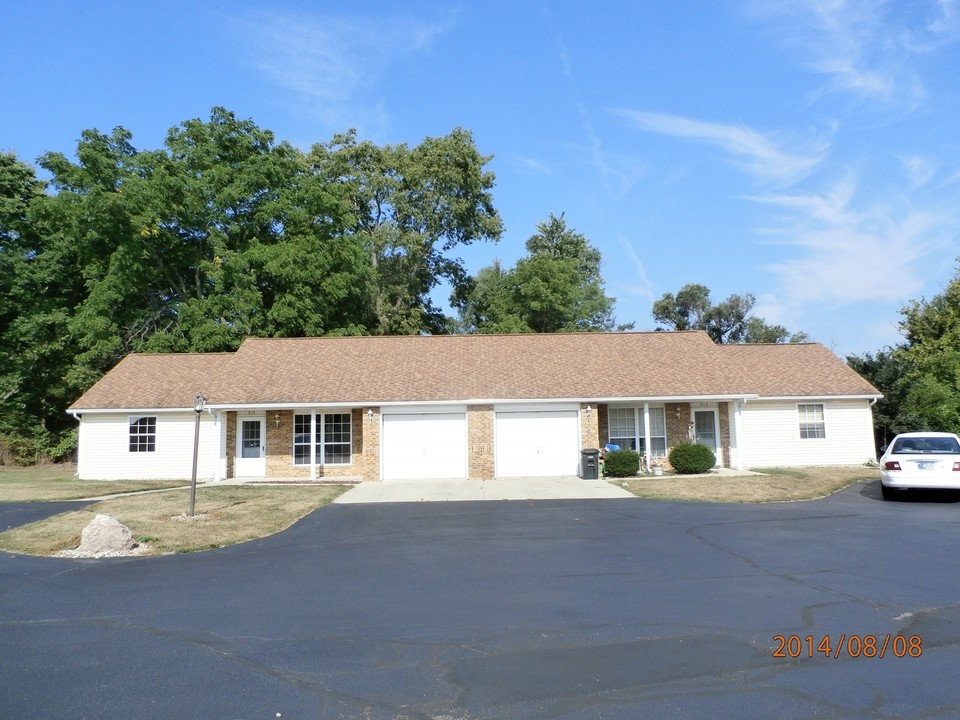 West Lake Duplexes in Albion, IN - Building Photo