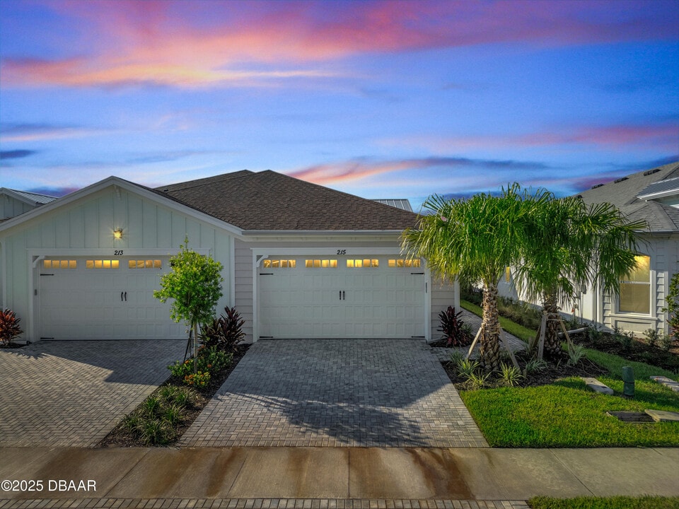 215 Summertime Pl in Daytona Beach, FL - Building Photo